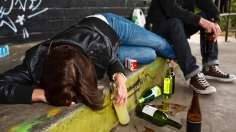 Dipendenza dall’alcol, raddoppiano gli accordi con le associazioni impegnate sul territorio Dipendenza dall’alcol, raddoppiano gli accordi con le associazioni impegnate sul territorio - Alcol, dipendenza