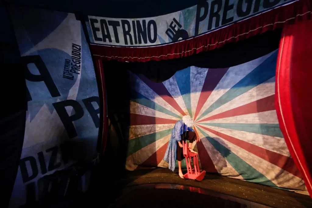 A Pontremoli “Il Dente del pre-giudizio” uno spettacolo teatrale con le ragazze dell’IPM A Pontremoli "Il Dente del pre-giudizio" uno spettacolo teatrale con le ragazze dell'IPM - IPM, paolo billi