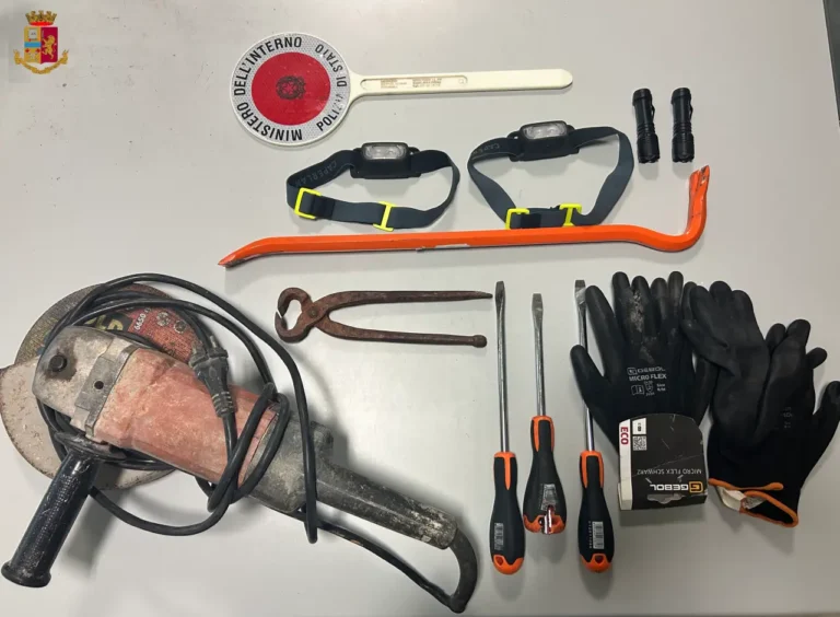 Rubò un'auto ad Aulla, fermato alla stazione di Spezia - Aulla, furto