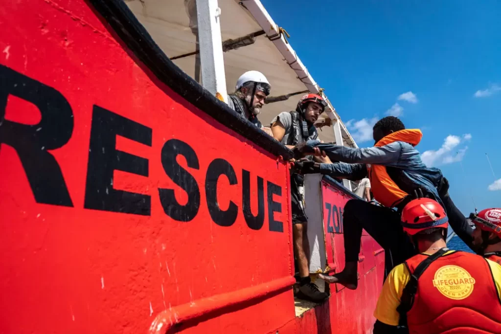 Open Arms bloccata per la seconda volta per aver salvato 176 migranti - carrara, nave