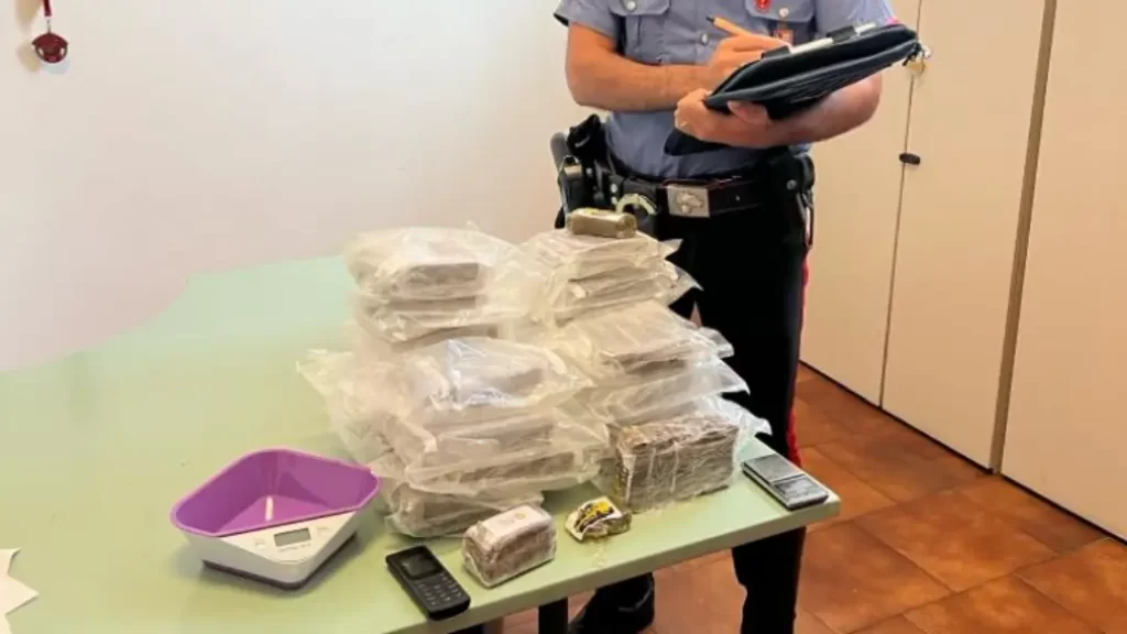 Arrestati a Sarzana tre corrieri della droga Arrestati a Sarzana tre corrieri della droga - droga, Sarzana