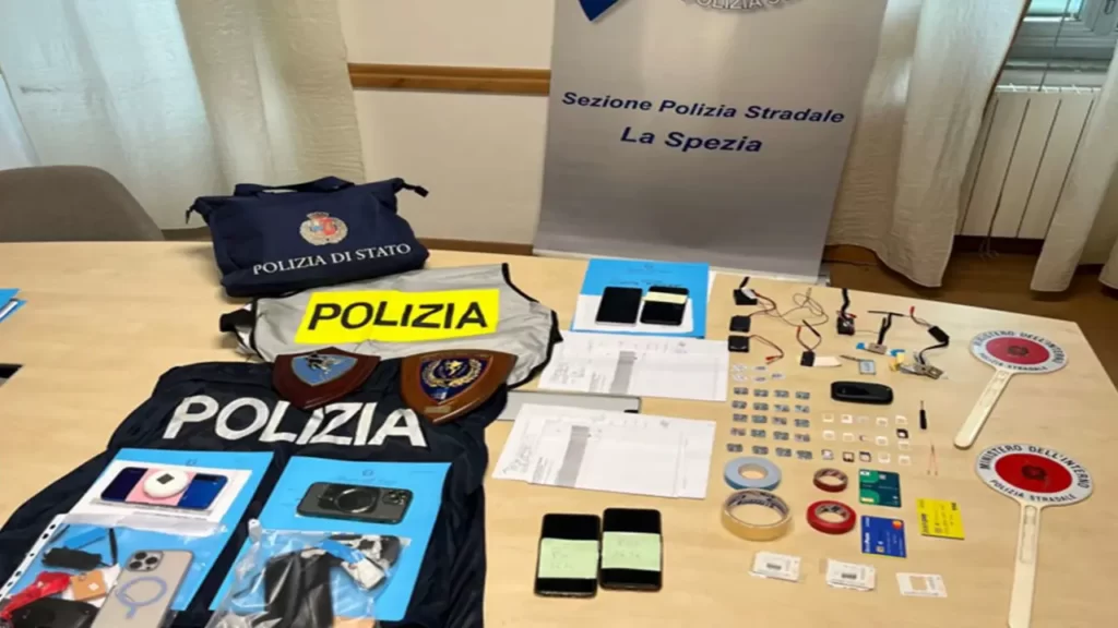 Auricolari e cellulari all'esame della patente: la Polizia denuncia 6 cittadini stranieri - auricolari, patente