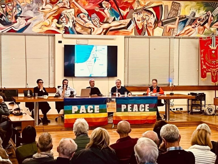 Ad Aulla sala consigliare gremita per dire no alla guerra - Arci, Aulla