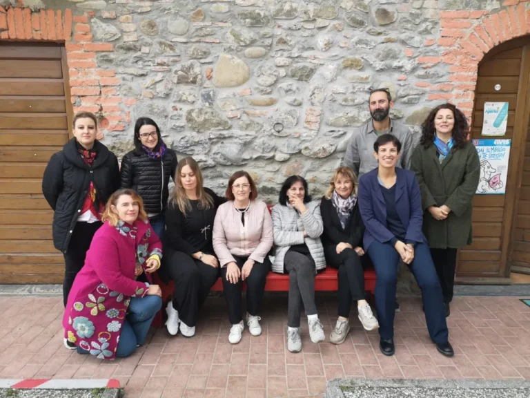 Lunigiana: “Io, gli altri, il mondo” - autoconsapevolezza e responsabilità per gestire buone relazioni - Centro Icaro, lunigiana