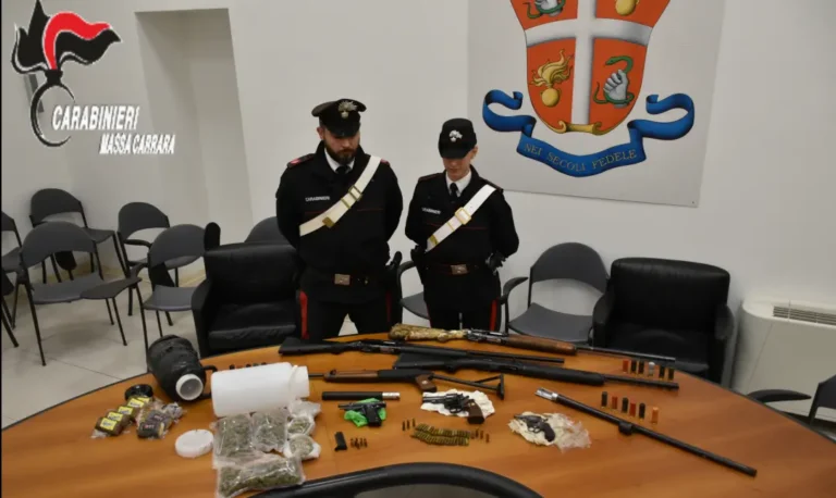 Droga e armi nascosti nella segheria, arresti e perquisizioni a Massa - armi, carabinieri