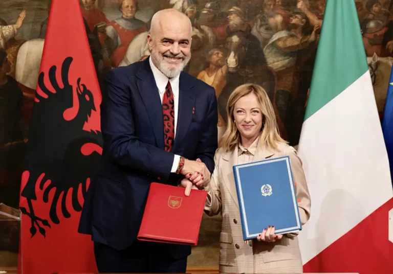 Italia e Albania vogliono gestire insieme i flussi migratori Italia e Albania vogliono gestire insieme i flussi migratori - albania, cpr