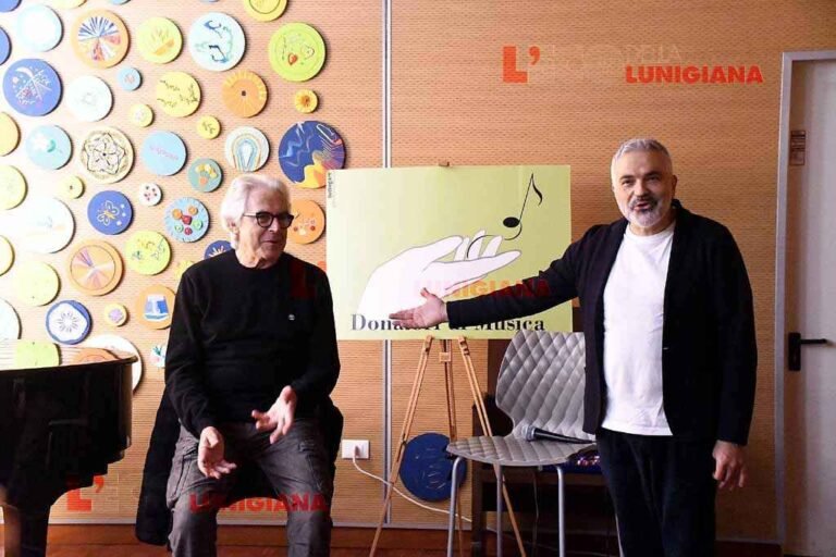 Tullio Solenghi ha regalato un'ora di spettacolo al reparto di Oncologia del NOA - massa, noa