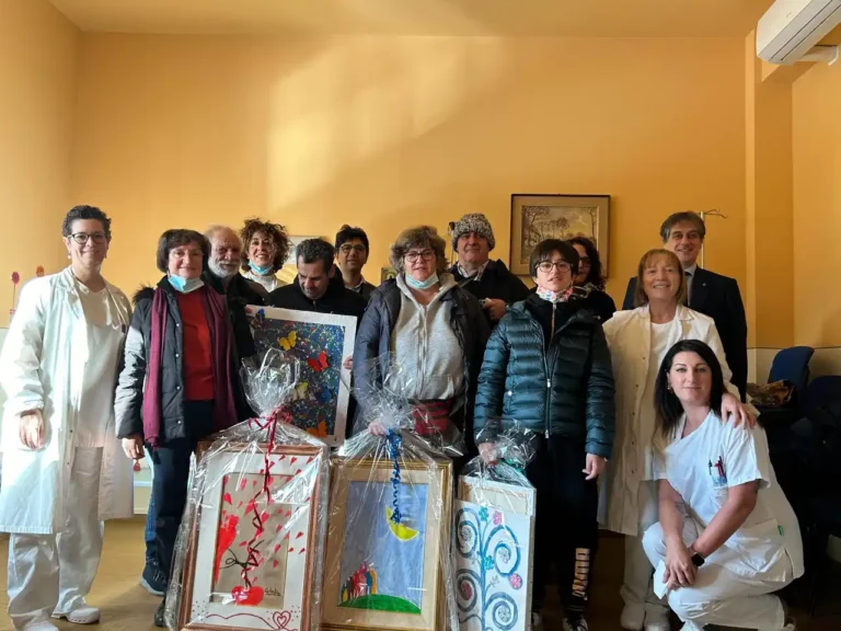 Il dono dei ragazzi dei Centri di socializzazione al reparto di Oncologia di Pontremoli Il dono dei ragazzi dei Centri di socializzazione al reparto di Oncologia di Pontremoli - centri di socializzazione, oncologia