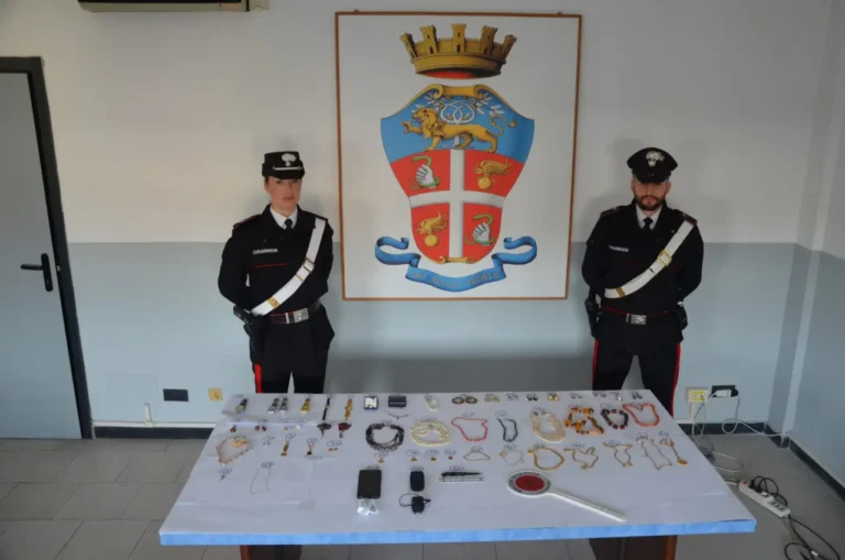 La Spezia: si fingeva direttore delle Poste, arrestato per estorsione - carabinieri, estorsione