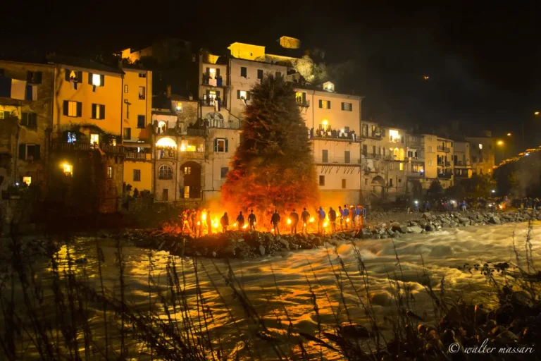 A Pontremoli una mostra dedicata ai tradizionali falò - falò, Pontremoli