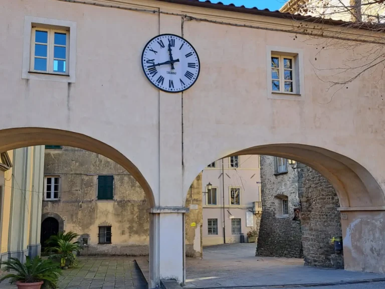 Un nuovo orologio è arrivato a Licciana Nardi -