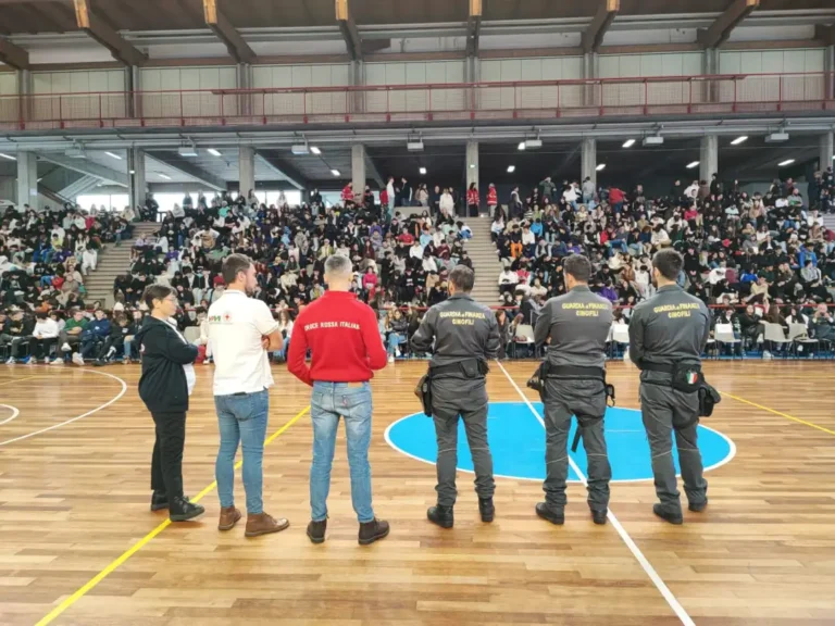 Oltre 2400 studenti a lezione con la Croce Rossa per dire no alle dipendenze - La Spezia
