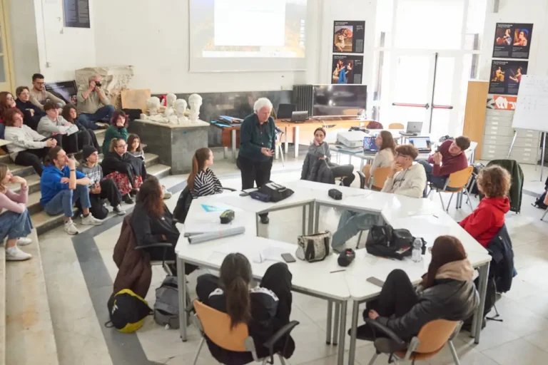 Il fotografo Mario Cresci incontra gli studenti del Gentileschi di Carrara Il fotografo Mario Cresci incontra gli studenti del Gentileschi di Carrara - gentileschi, Mario Cresci