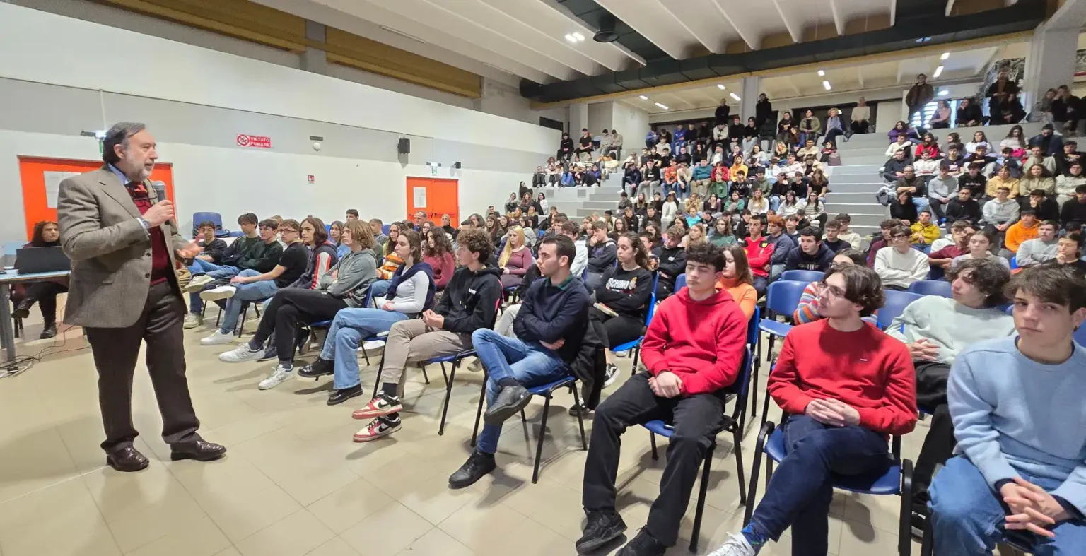 De Paolis parla agli studenti del Parentuccelli Arzelà: "Studiate per essere persone libere" - Parentucelli-Arzelà, Sarzana
