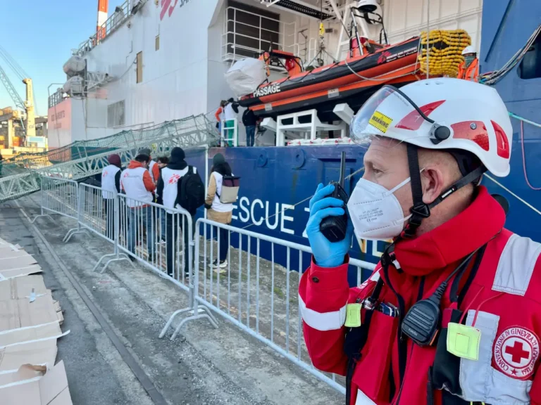 45 volontari della Croce Rossa pronti a trasportare in ospedale i bambini palestinesi in arrivo alla Spezia - bambini, croce rossa