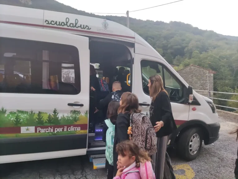 50 piccoli studenti viaggiano in elettrico nel Parco nazionale dell’Appennino 50 piccoli studenti viaggiano in elettrico nel Parco nazionale dell’Appennino - Fivizzano, Mobilità