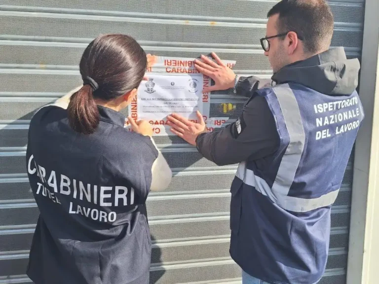 Officina di Carrara lavorava in nero, sorpresa dai Carabinieri - carrara, lavoro