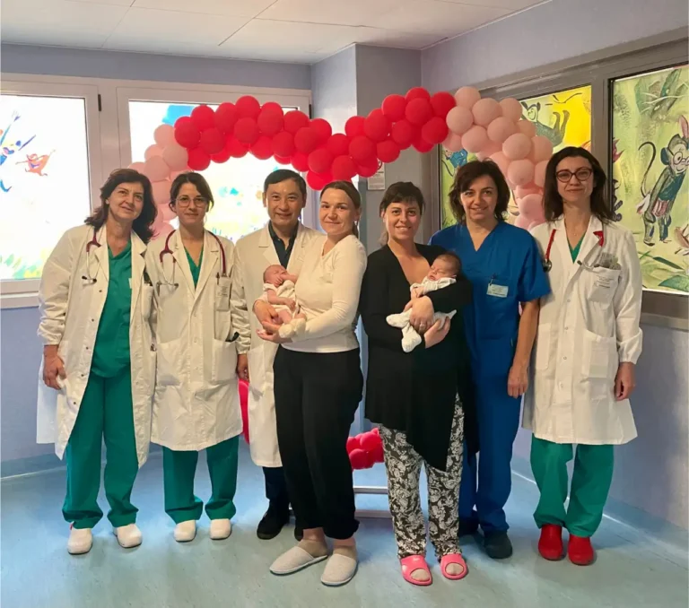 Nascono lo stesso giorno con la stessa cardiopatia congenita rara, salvati due neonati - cardiopatia