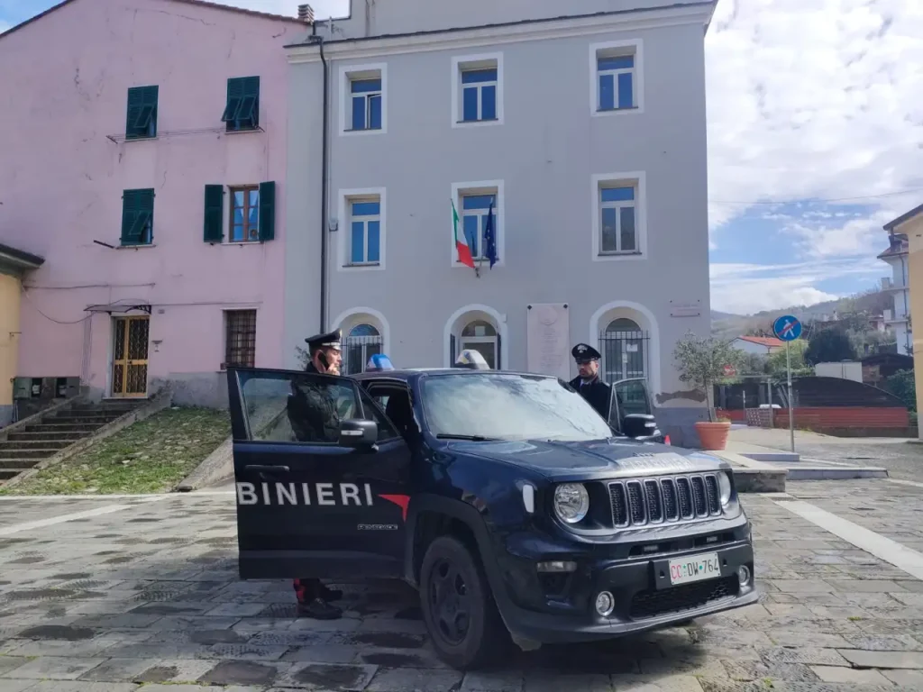 Spacciatori sorpresi e arrestati a Santo Stefano Magra - carabinieri, droga