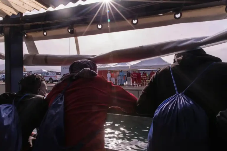 Attraccata ieri a Carrara la Humanity 1, salvati migranti tra cui minori e neonati - HUmanity 1, marina di carrara