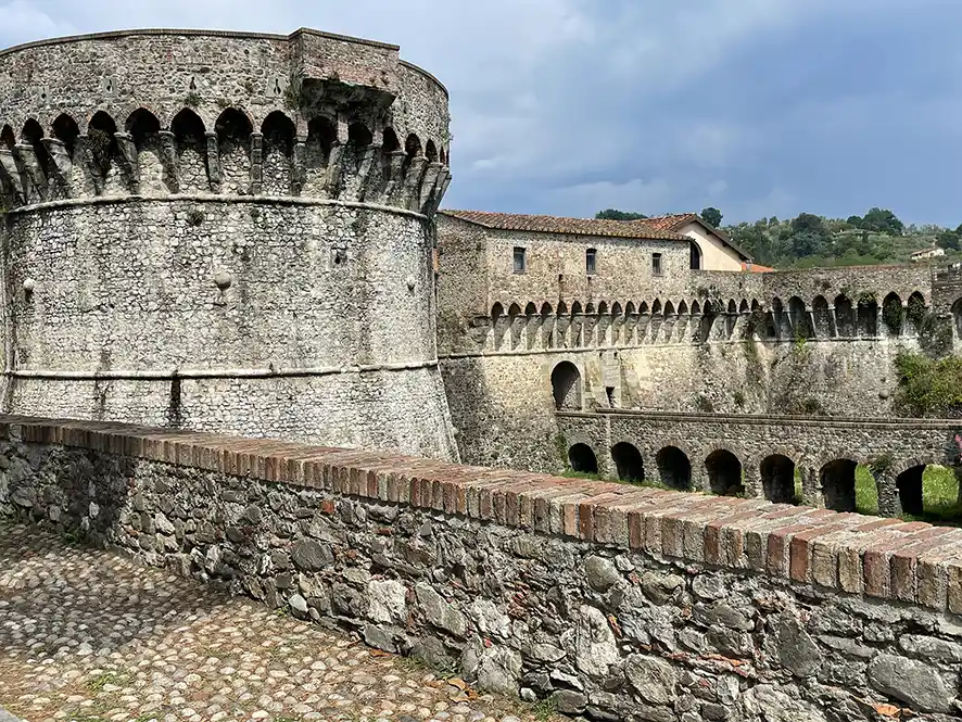 A Sarzana la Mostra Nazionale dell'Antiquariato – Immagine dell'articolo A Sarzana la Mostra Nazionale dell'Antiquariato - antiquariato, fortezza firmafede