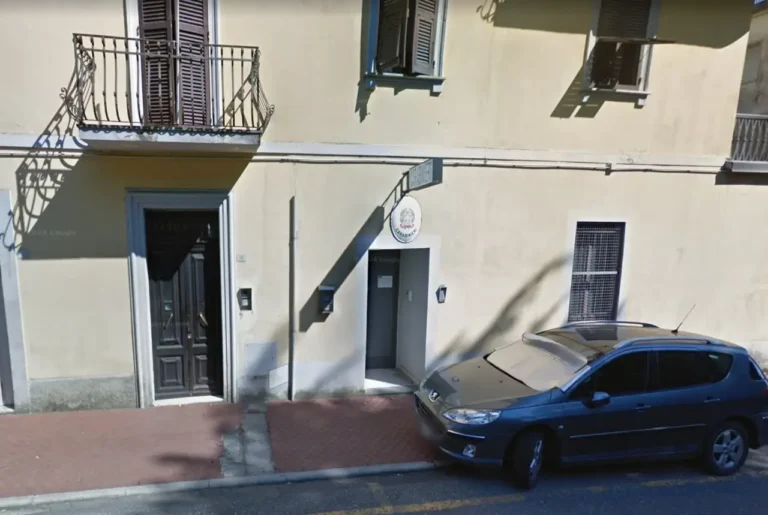 La caserma dei Carabinieri di Licciana piena di crepe, l'appello del sindacato Unarma - carabinieri, Licciana Nardi