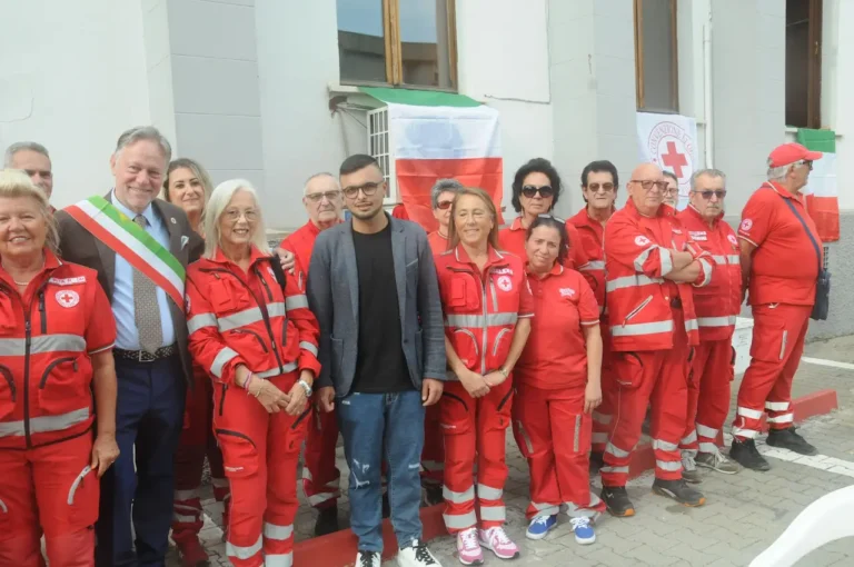 Grande festa per l'inaugurazione del nuovo pulmino della Croce Rossa di Albiano - albiano, croce rossa