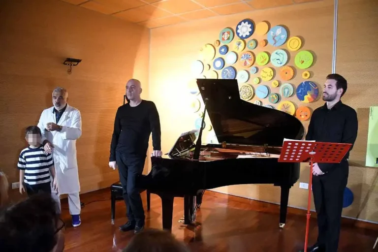 Gianandrea Navacchia e Marco Santhià donatori di musica all’ospedale Apuane  - donatori di musica, mambrini