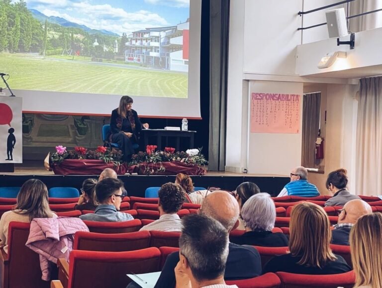 La relazione al centro. In cinquanta per il seminario del Madre Cabrini DCA - Disturbi alimentari, lunigiana
