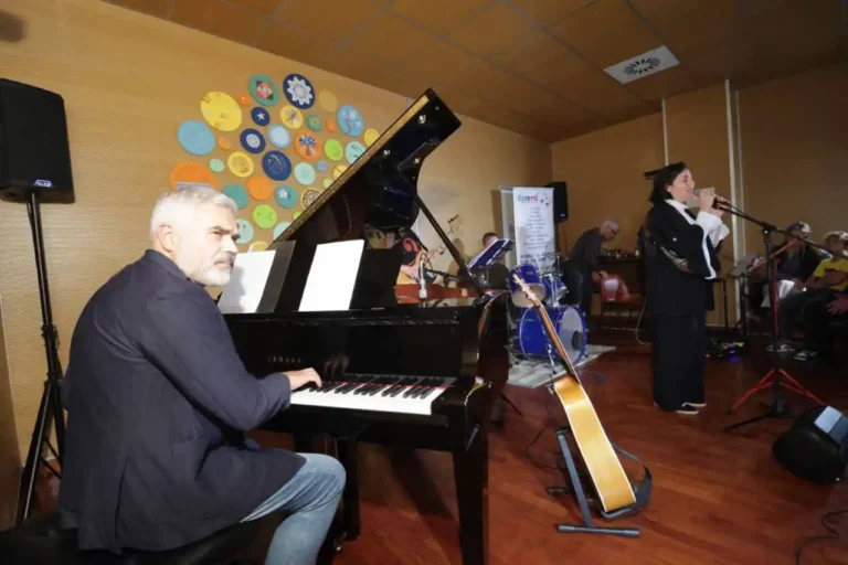 I "Caleidoscopio" debuttano all’ospedale Apuane con un concerto per l'Oncologia - Caleidoscopio, donatori di musica