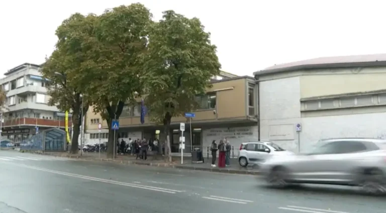 Niccolò, 15 anni, salva la collaboratrice scolastica dal soffocamento Niccolò, 15 anni, salva la collaboratrice scolastica dal soffocamento - carrara, emergenza