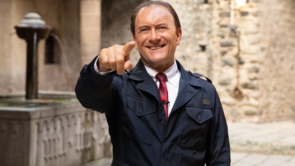 Livio Leonardi con troupe a Pontremoli per il programma “Paesi che vai” Livio Leonardi con troupe a Pontremoli per il programma "Paesi che vai" - livio leonardi, Notizie