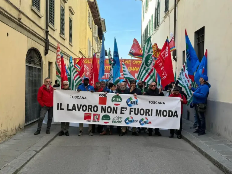 Manifestazione a Firenze per la tutela dell'occupazione nel settore moda - firenze, lavoro