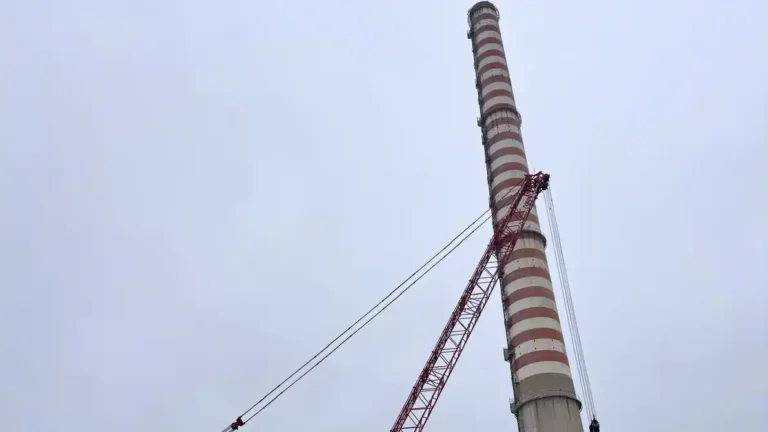 Avanzano i lavori di demolizione nelle aree della centrale Enel della Spezia - centrale, enel