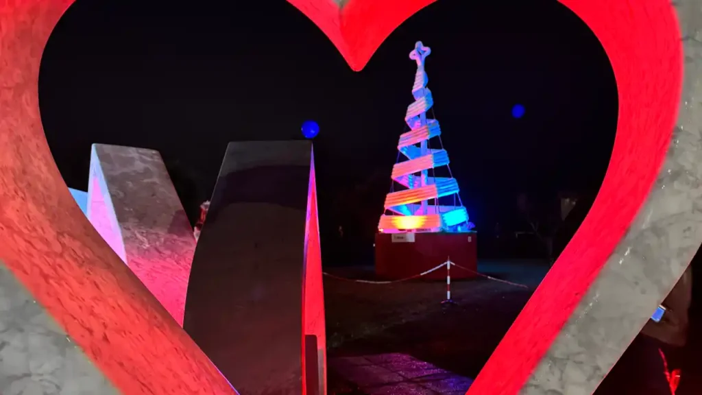 Un albero di ghiaccio per i pazienti dell'Ospedale del cuore - albero, massa