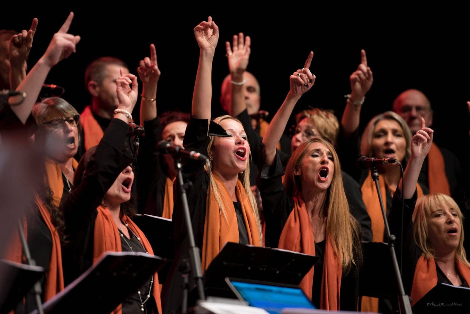 Auguri natalizi in piazza a Casola in Lunigiana - casola, gospel