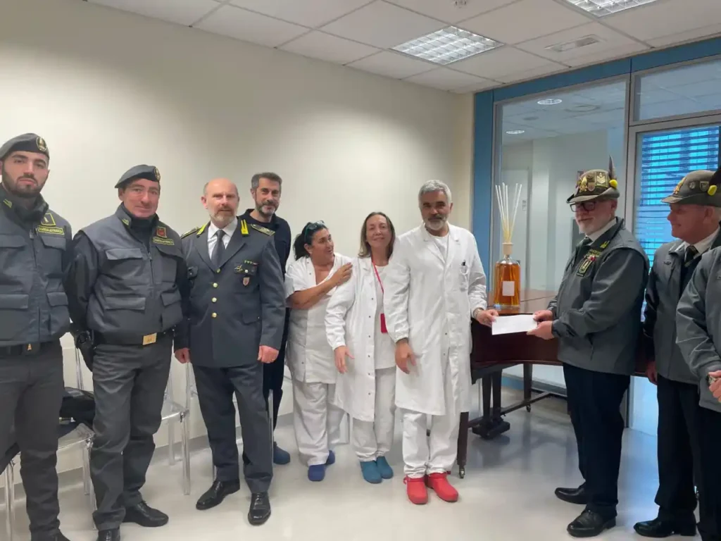 Donazione della Guardia di Finanza al reparto di Oncologia dell’ospedale “Apuane”     - guardia di finanza, Natale