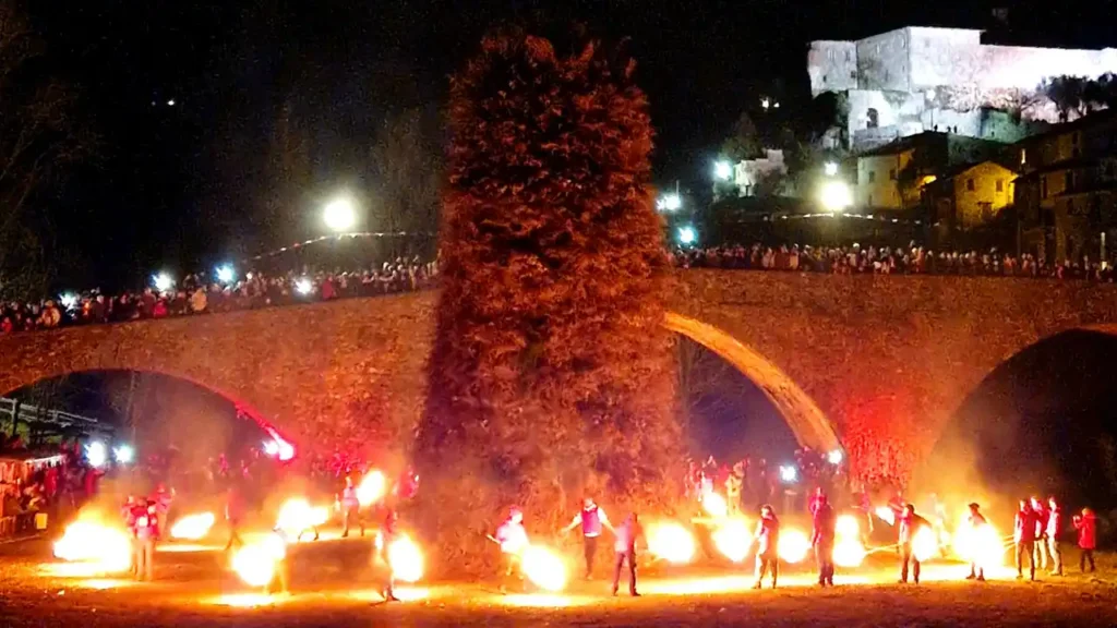 Con le guide di Sigeric alla scoperta dei segreti dei falò pontremolesi - falò, fuochi