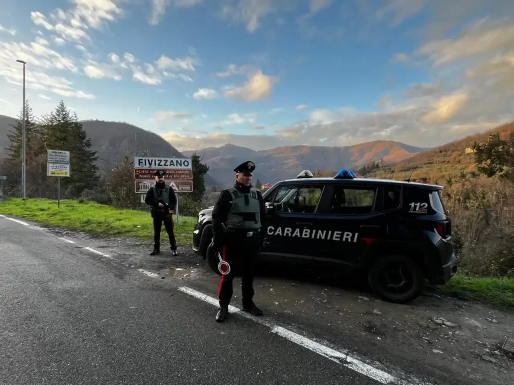 Controlli dei carabinieri su vetture sospette nel comune di Fivizzano - carabinieri, Controlli