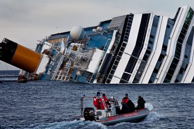 Naufragio Costa Concordia, Schettino chiede la semilibertà Naufragio Costa Concordia, Schettino chiede la semilibertà - costa concordia, schettino