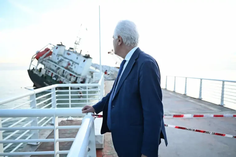 Nave incagliata a Marina di Massa, sopralluogo di Eugenio Giani - giani, massa