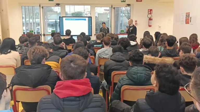 I Carabinieri incontrano gli studenti delle scuole medie di Pontremoli e Bagnone - bagnone, carabinieri