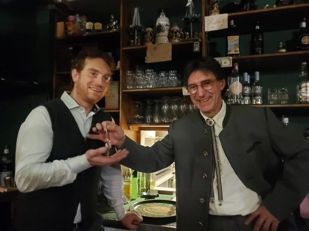 Cambio di gestione per il Tortuga di Aulla, con benedizione (felice) di Roberto Baston Cambio di gestione per il Tortuga di Aulla, con benedizione (felice) di Roberto Baston - Aulla, economia