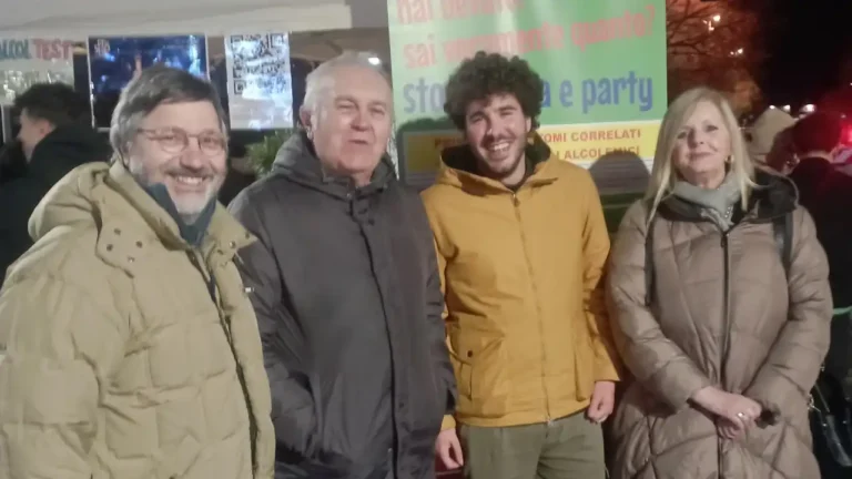 Notte di qualità a Marina di Carrara, giovani alle prese con l'etilometro - carrara, notti qualità