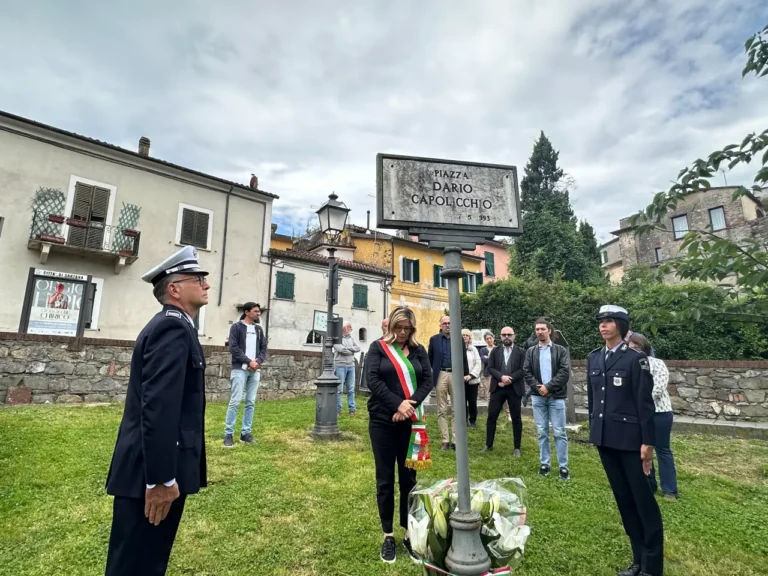 Sindaco di Sarzana rende omaggio a Dario Capolicchio