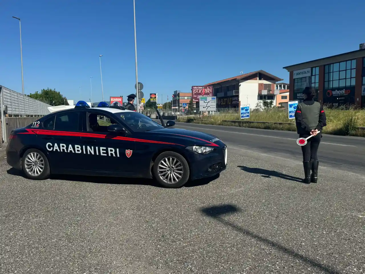 Arrestato un ragazzo di 19 anni a Sarzana per detenzione di droga - spaccio