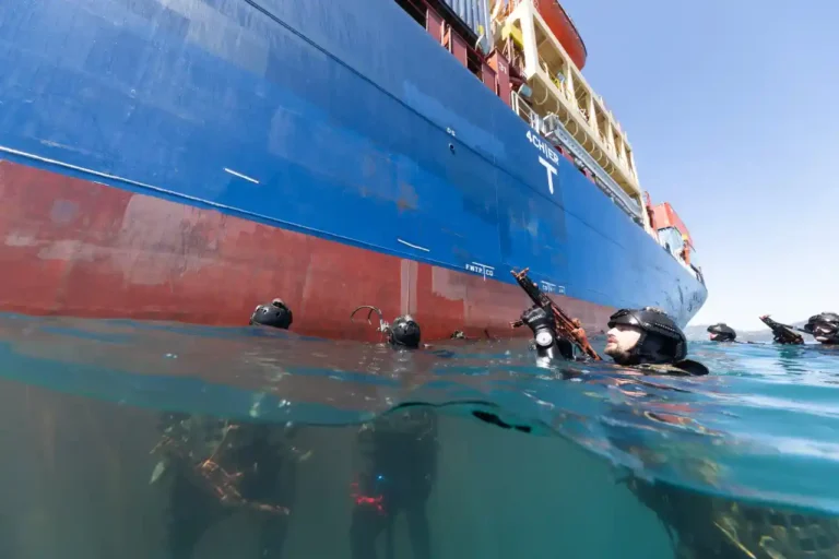 A Spezia l’esercitazione delle “teste di cuoio” della Polizia di Stato A Spezia l'esercitazione delle “teste di cuoio” della Polizia di Stato - antiterrorismo, esercitazione