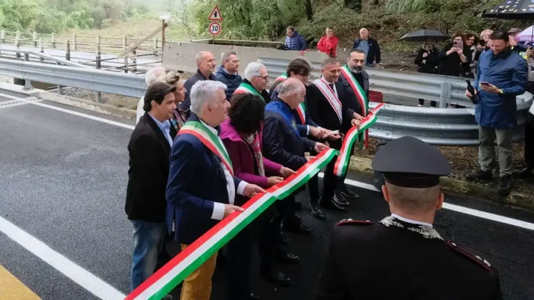 Tresana: iniziati i lavori al secondo Ponte Penolo Tresana: iniziati i lavori al secondo Ponte Penolo - mastrini, ponte penolo