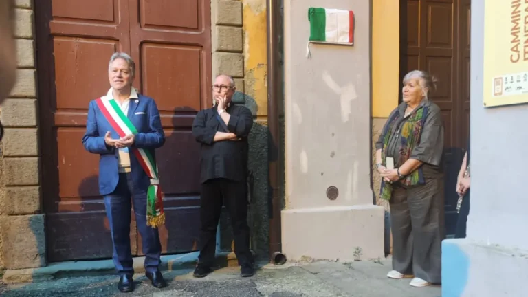 Targa commemorativa dedicata a Franco Lorenzini ad Aulla