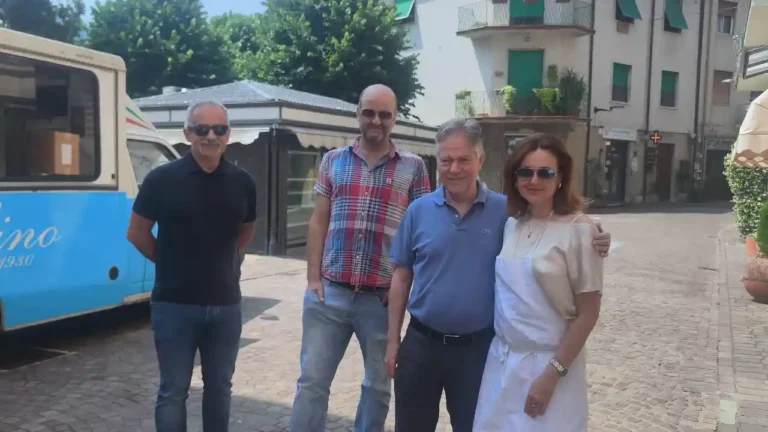 Il centro Aulla con sindaco, commercianti e assessore al commercio